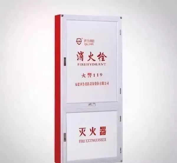 室內(nèi)消火栓箱內(nèi)一般應(yīng)配置什么？